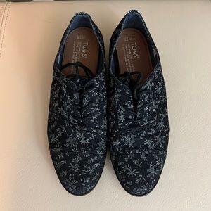 Toms Mocha Brogue Floral Black Oxford Size 7.5